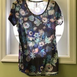 LuLaRoe Classic T medium